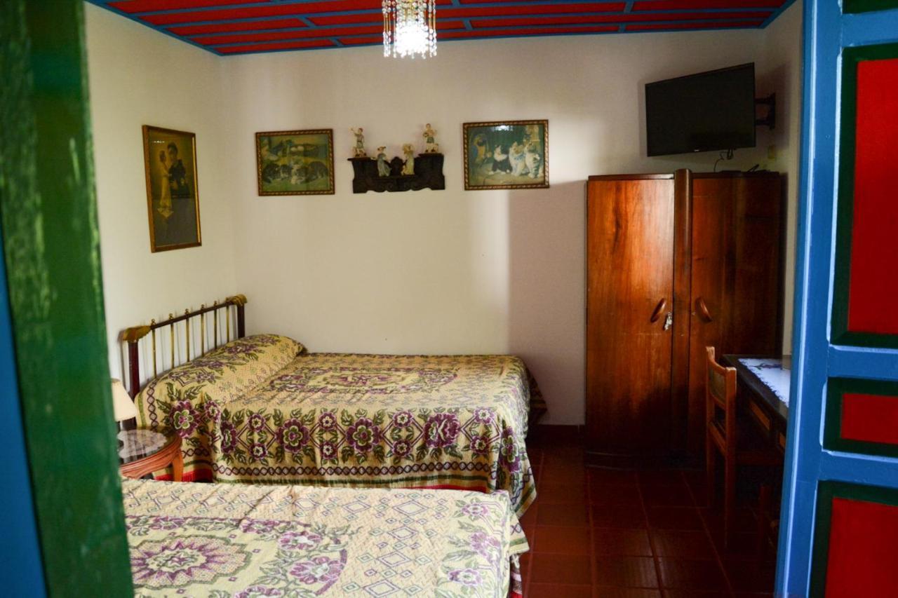 Finca La Colina Bed and Breakfast Calarcá Exterior foto